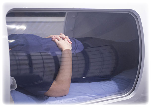 female-patient-in-oxygen-hyperbaric