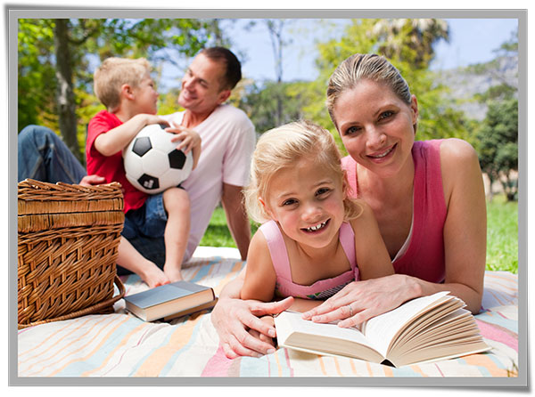 happy-young-family-enjoying-a-picnic