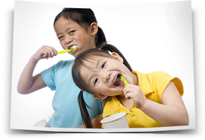 brushing-teeth-15388278