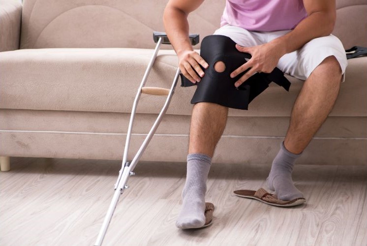 An injured man wearing a knee pad